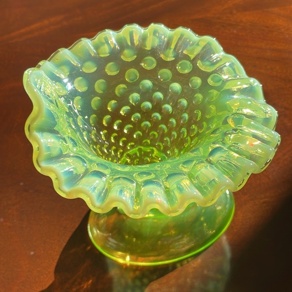 Stunning RARE Fenton Topaz Opalescent Hobnail Cornucopia candlestick. - Picture 5 of 10